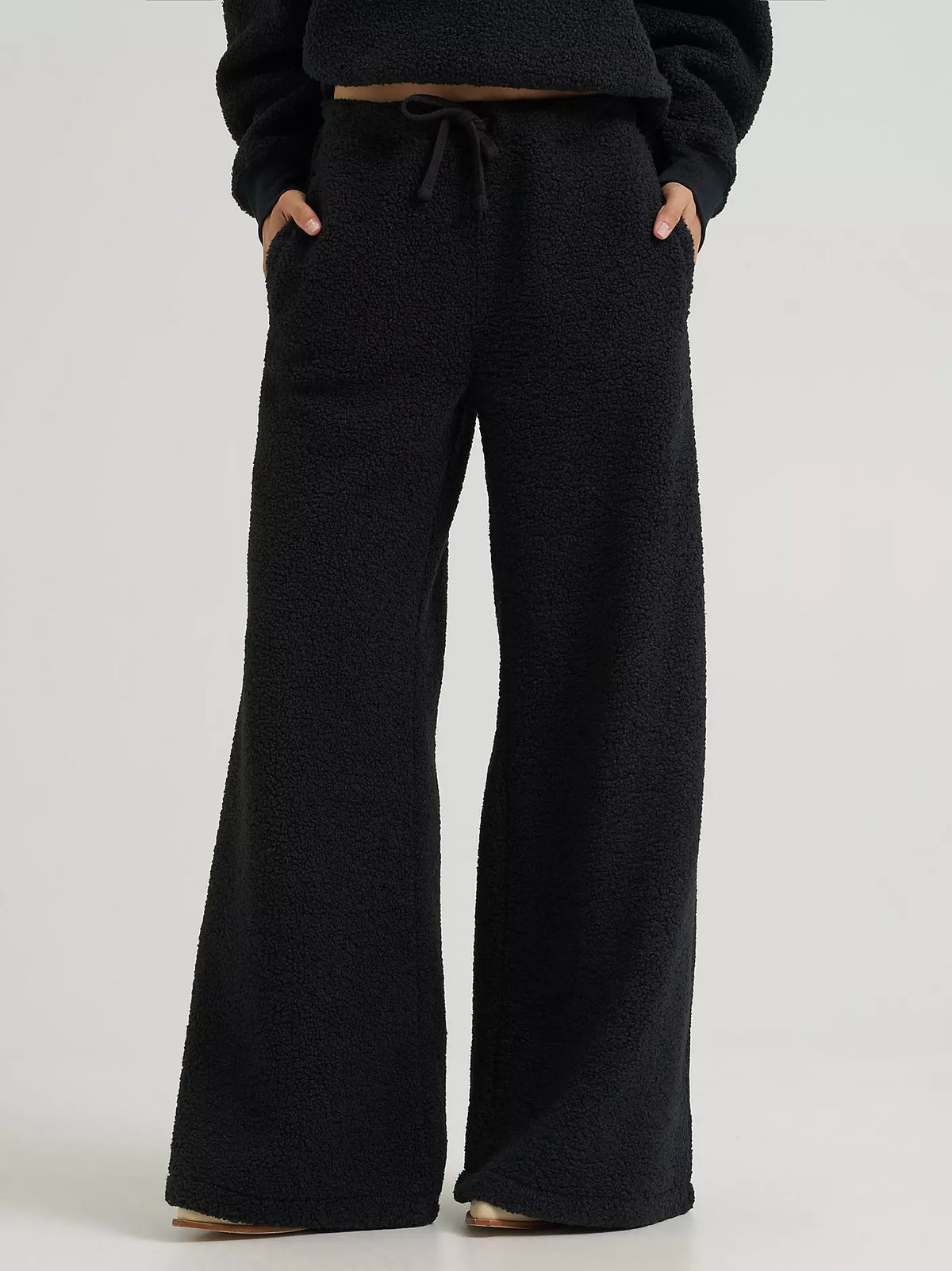 Wrangler Women's Lainey Wilson x Wrangler Preshow Sherpa Sweatpants