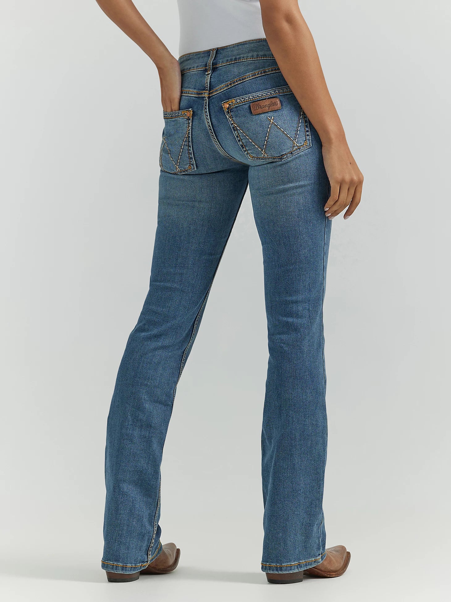 Wrangler Women's Retro Mae Mid-Rise Bootcut Jean