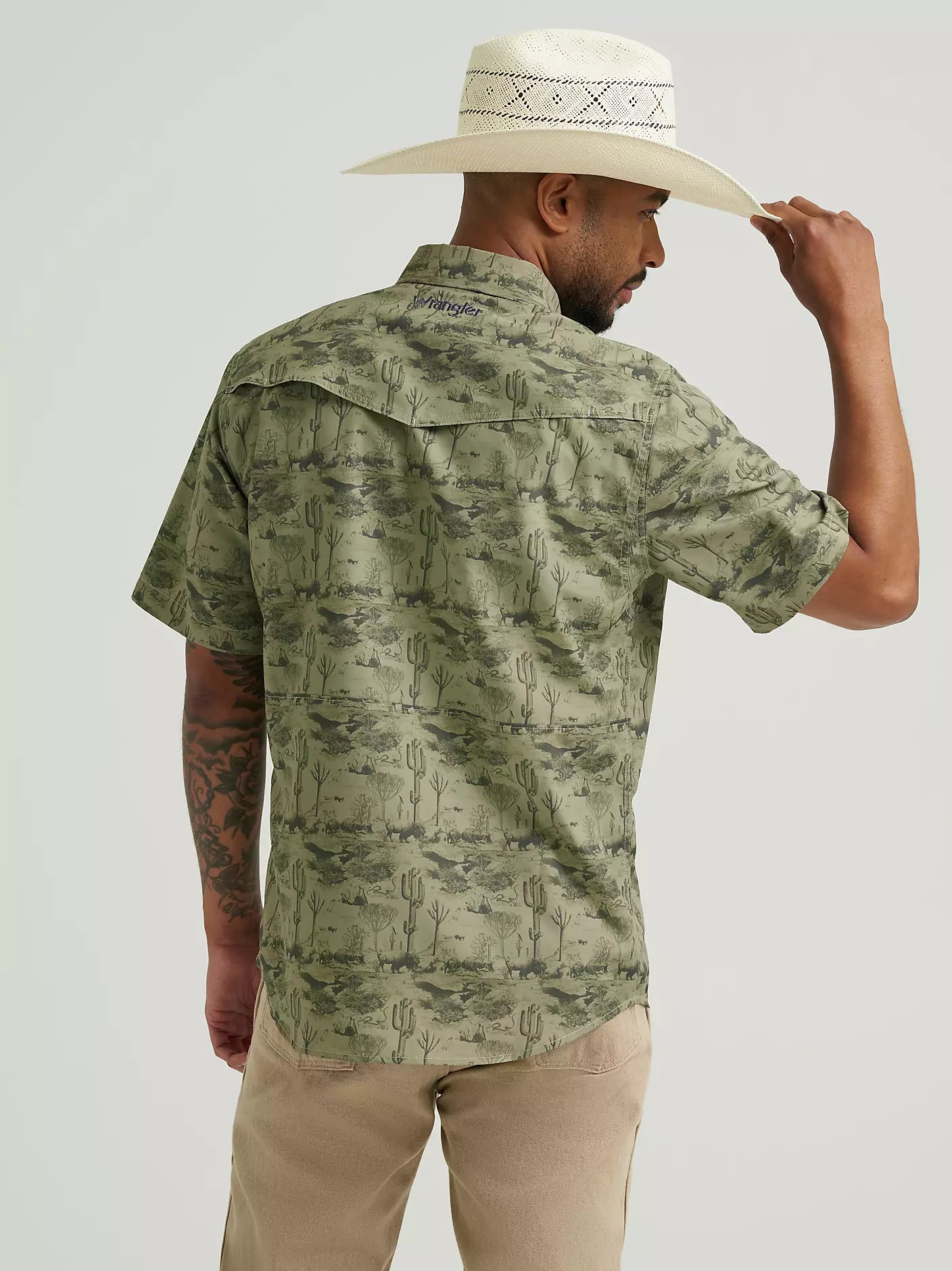 Wrangler Men's All Terrain Gear Print Performance Short-Sleeve Shirt