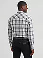 Wrangler Men's Retro Long-Sleeve Sawtooth Snap Pocket Western Shirt